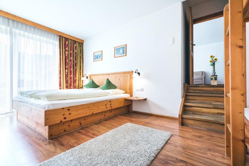 Apparthotel Alpenchalet Neukirchen am Grossvenediger Exterior photo